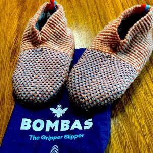 Kids’ Bombas gripper slippers size 11-13 in excellent condition